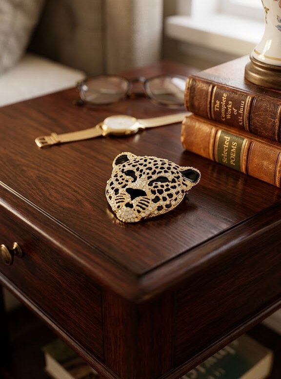 Wild Elegance: Zirkon Taşlı Leopar Broş